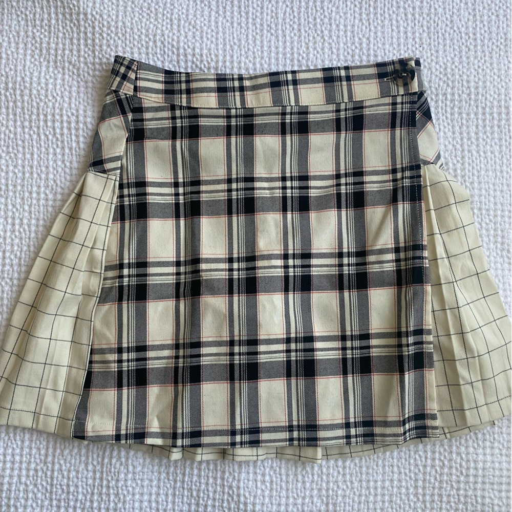 Pleated mini skirt